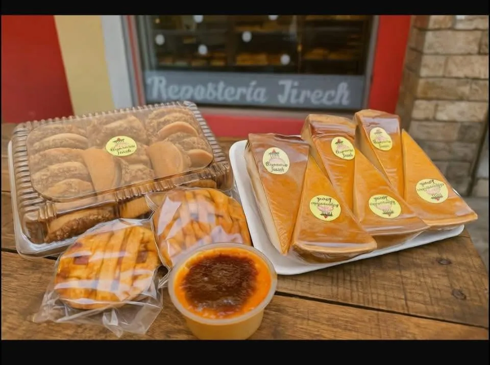 Charola de galletas y empanaditas de repostería Jireh